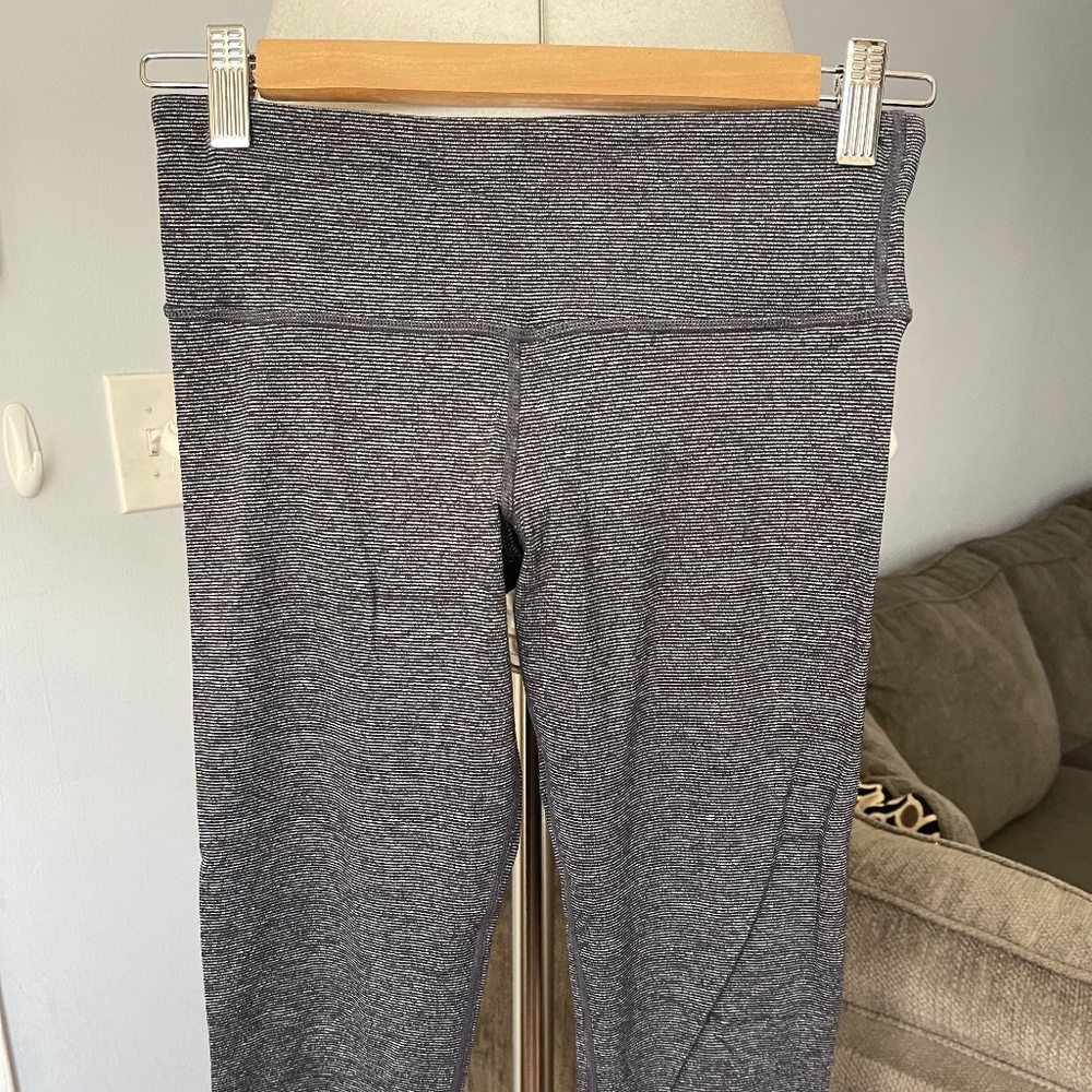 lululemon athletica Stripped Wunder Under Thin Yoga Crop 21 in